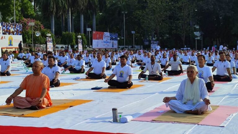 अंतरराष्ट्रीय योग दिवस की 75 दिन की उल्टी गिनती शुरू होने के अवसर पर योग महोत्सव, हजारों शामिल हुए