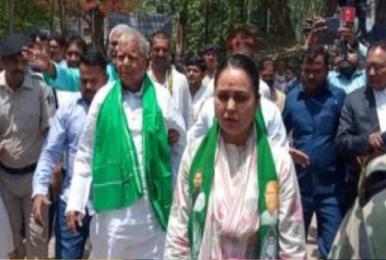 सारण से रोहिणी आचार्य ने किया नामांकन, लालू परिवार रहा मौजूद