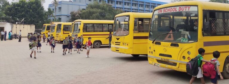 जिला परिवहन पदाधिकारी ने रांची पुलिस लाइन में छह मई तक स्कूल बसों को जमा करने का दिया निर्देश, जानें वजह