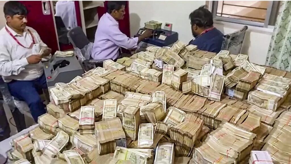 रांची में दूसरे दिन भी सात नए ठिकानों पर ईडी की रेड, फिर मिला नोटों का पहाड़