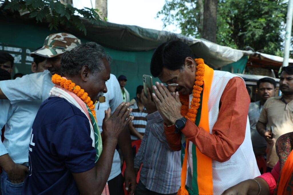 संजय सेठ ने रांची के कई इलाकों में चलाया जनसंपर्क अभियान, कहा- कांग्रेस ने प्रधानमंत्री पद की गरिमा और विश्वसनीयता के साथ समझौता किया,