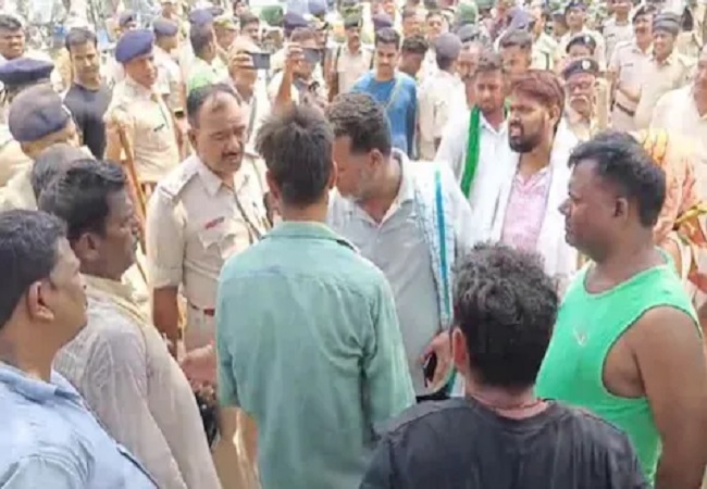 छपरा में भाजपा और राजद के कार्यकर्ता के बीच हिंसक झड़प , एक की मौत और दो दिनों के लिए इंटरनेट बैन