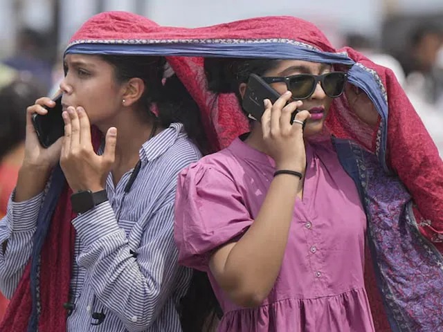 गर्मी ने तोड़े सारे रिकॉर्ड, दिल्ली में पारा 52.3 डिग्री के पार