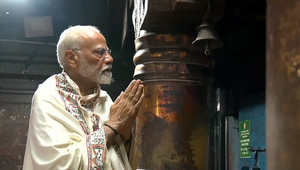 कन्याकुमारी पहुंचे मोदी, भगवती अम्मन मंदिर में की पूजा-अर्चना और विवेकानंद रॉक मेमोरियल में लगाया ध्यान