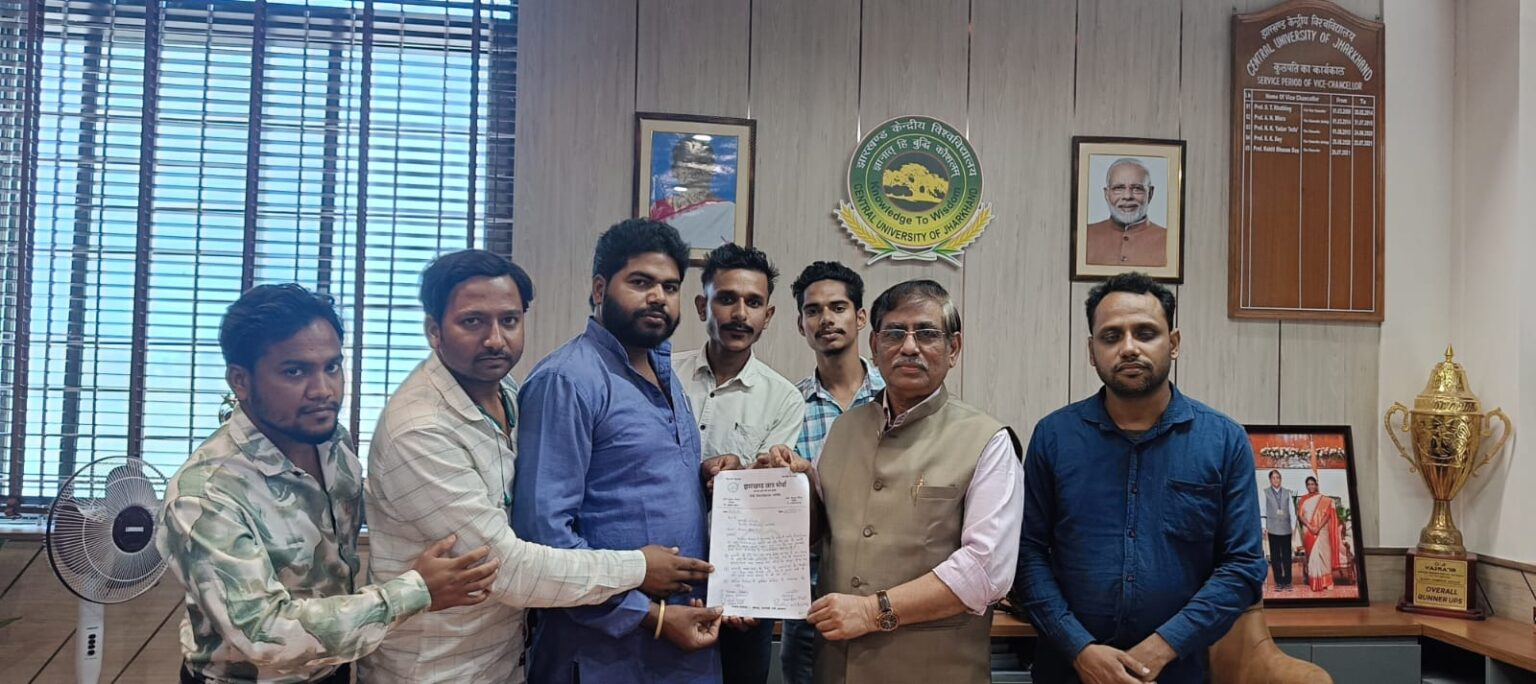 JCM ने झारखण्ड केन्द्रीय विश्वविद्यालय के कुलपति को सौंपा ज्ञापन