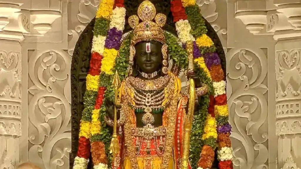 अब एसी में रहेंगे रामलला, सूती कपड़े पहनाये गय़े