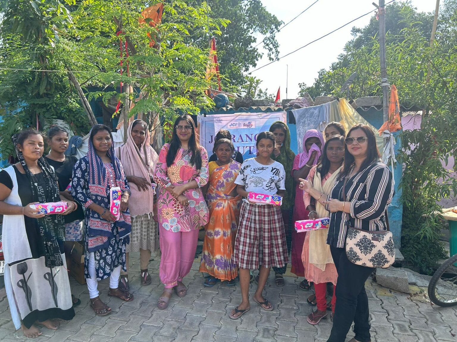 जेसीआई यूथ ने महिलाओं के सशक्तीकरण के लिए फ्री ईको-फ्रेंडली सैनिटरी पैड का किया वितरण