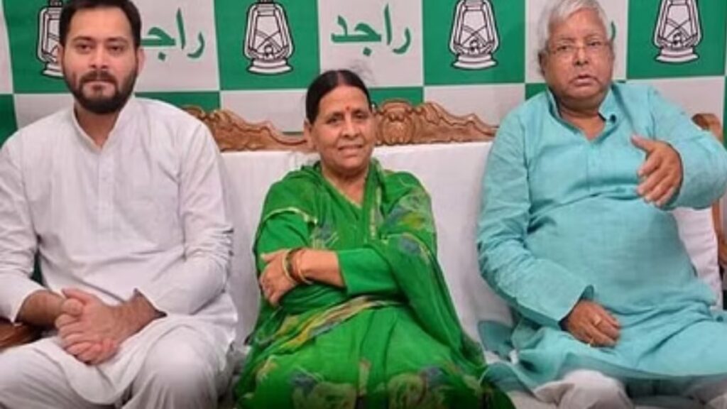 लैंड फॉर जॉब मामले में बढ़ सकती है लालू-राबड़ी और तेजस्वी की मुश्किलें, सीबीआई ने दाखिल की अंतिम चार्जशीट