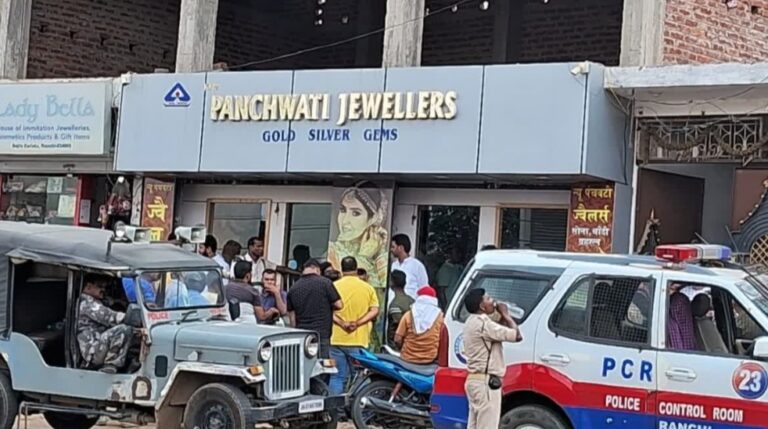 रांची के बाजरा में दिनदहाड़े पंचवटी ज्वेलर्स से लूटे लाखों के जेवरात
