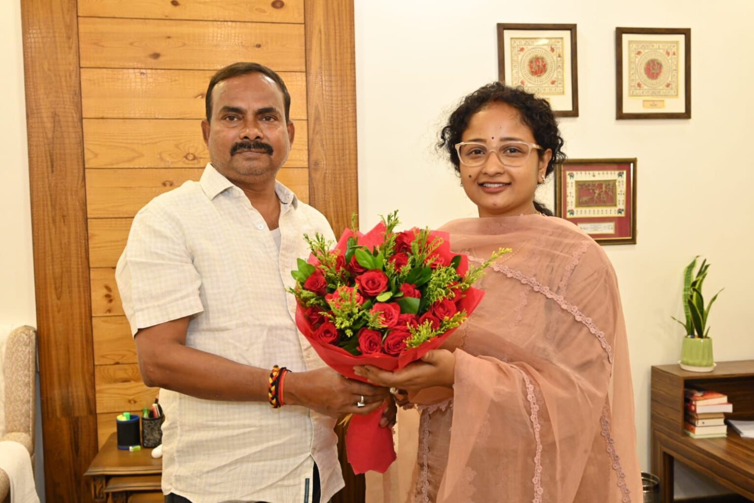 कल्पना सोरेन से मिले दीपिका पांडेय सिंह समेत अतीन विधायक