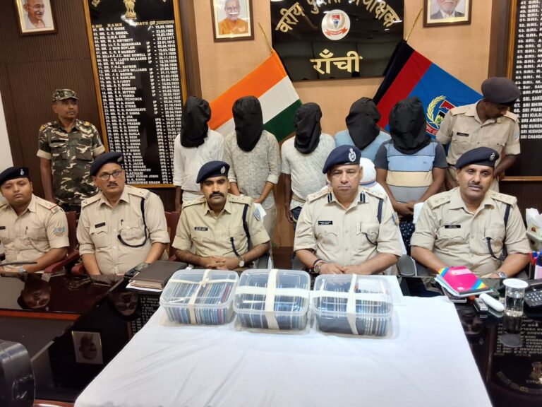 79 मोबाइल फोन बरामद, साहिबगंज में पांच चोर गिरफ्तार, रांची के इन इलाकों में करते थे चोरी
