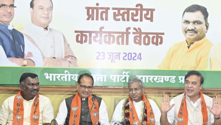 शिवराज चौहान बोले- देश में सबसे भ्रष्ट झारखंड सरकार, एक-एक काला चिठ्ठा खोलेंगे और भ्रष्टाचार में लिप्त हर एक को सजा दिलाएंगे