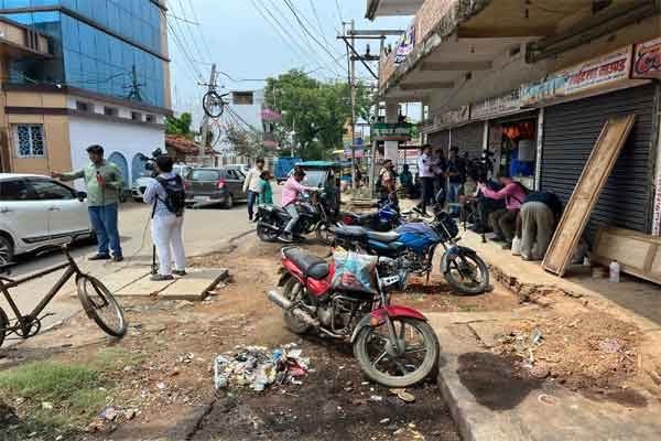 नीट पेपर लीक मामले की जांच करने हजारीबाग के ओएसिस स्कूल पहुंची सीबीआइ की टीम