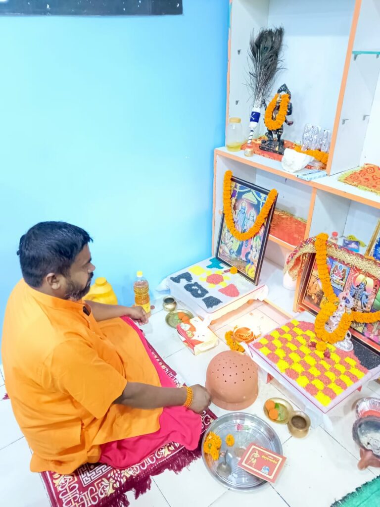 प्रधानमंत्री नरेंद्र मोदी को तीसरी बार प्रधानमंत्री बनाने के लिए जलायी गयी अखंड ज्योति