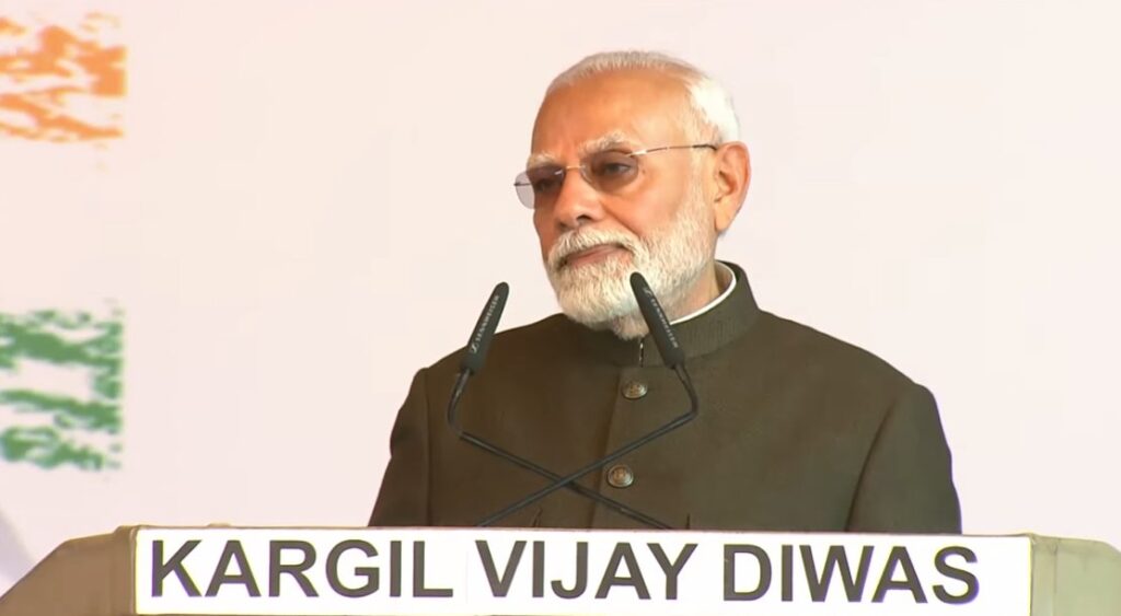 कारगिल दिवस की 25वीं वर्षगांठ : पाक पर गरजे मोदी,कहा -आतंकवाद को हमारे जाबाज पूरी ताकत से कुचलेंगे…