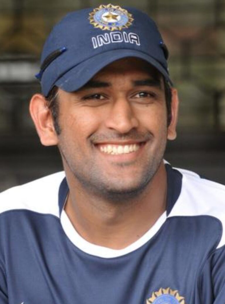 धोनी से 15 करोड़ की धोखाधड़ी के आरोपी ने कोर्ट में किया सरेंडर, जानें क्या है पूरा मामला