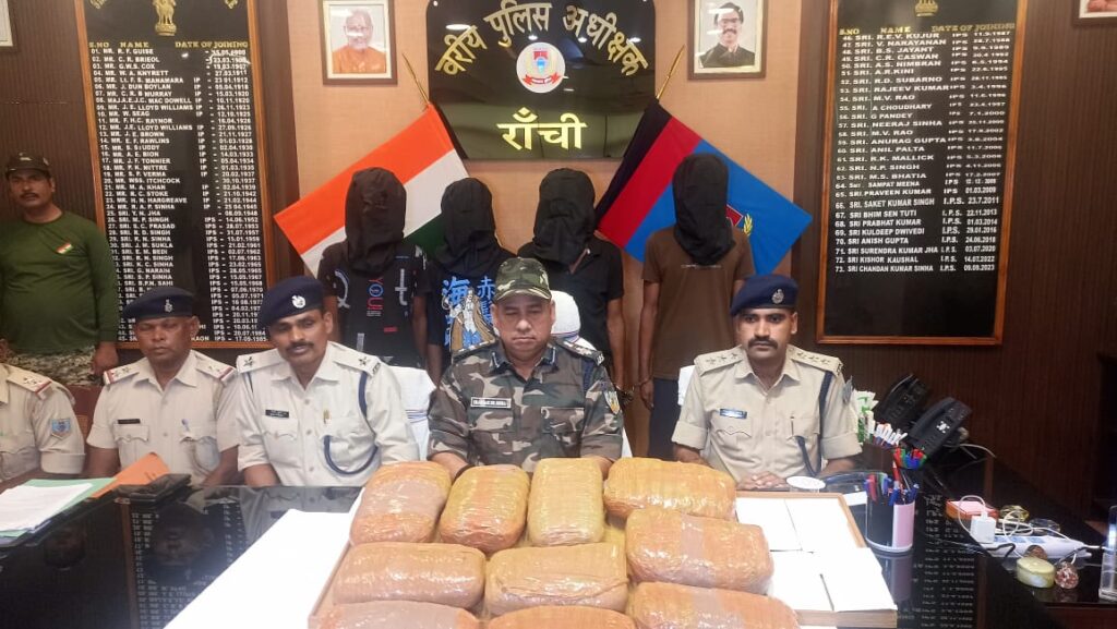 रांची में बिहार के चार गांजा तस्कर गिरफ्तार, 10 किलो गांजा, चार मोबाइल फोन और स्कूटी बरामद