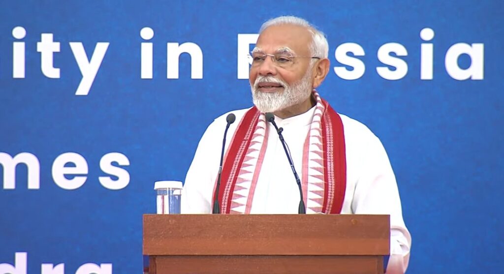 मॉस्को में भारतवंशियों से मोदी बोले-मेरे तो DNA में है चुनौती को चुनौती देना