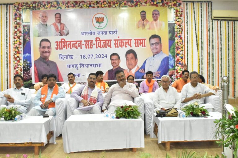 झारखंड में हिंदू समाज को अल्पसंख्यक बनाने की साजिश रच रही हेमंत सरकार : दीपक प्रकाश