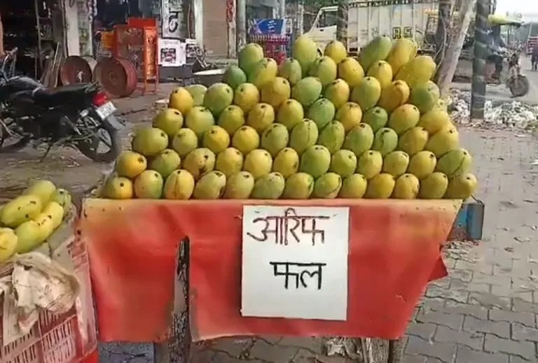 कांवड़ रूटों पर दुकानदारों और ढाबा मालिकों को नेमप्लेट लगाने का नियम सपा सरकार ने बनाया था