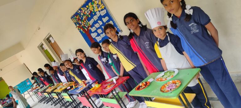 संत माइकल्स पब्लिक स्कूल में सलाद मेकिंग कंपटीशन प्रतियोगिता, छात्रों ने अपनी कला और प्रतिभा का शानदार प्रदर्शन किया