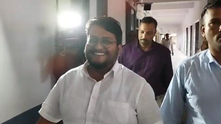 ईडी ने जमीन कारोबारी कमलेश को शनिवार को पीएमएलए की विशेष कोर्ट में पेश किया