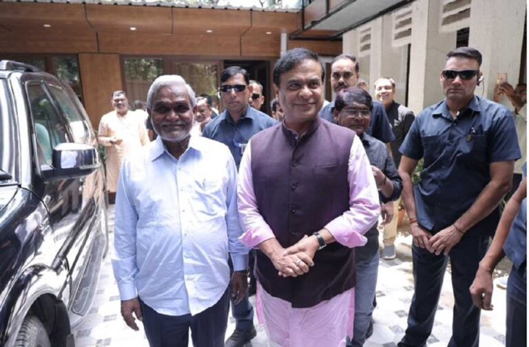 चंपाई सोरेन से मिले हिमंता बिस्वा सरमा, असम आने का दिया निमंत्रण