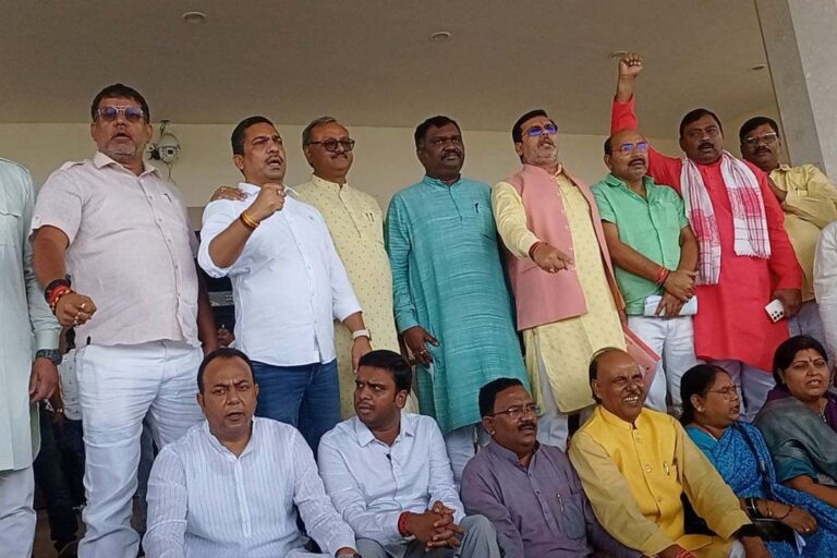 स्पीकर ने भाजपा के 18 विधायकों को किया सदन से निलंबित, बाउरी ने बोले- इमरजेंसी के बाद का सबसे बड़ा काला अध्याय