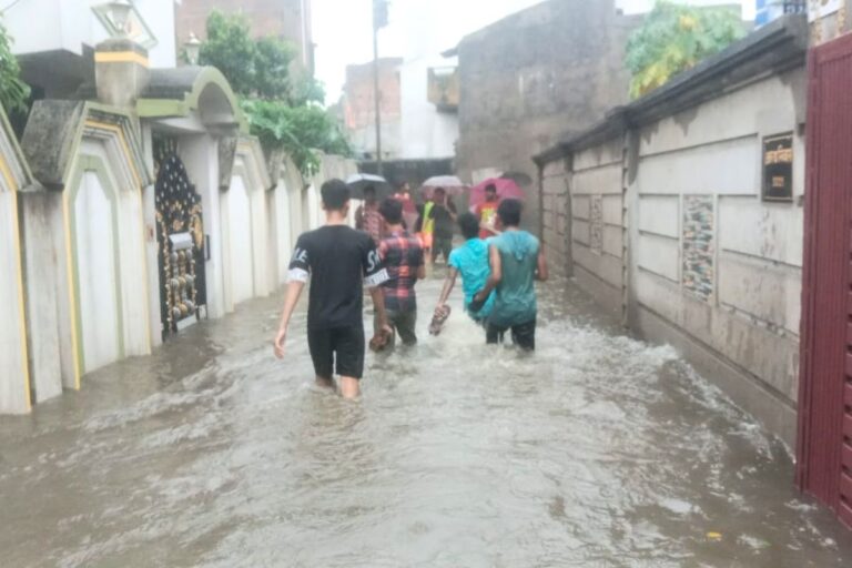 भारी बारिश से रांची के कई घरों में घुसा पानी