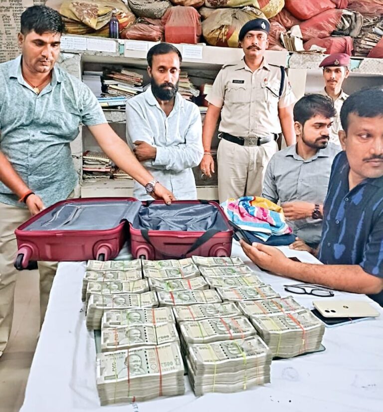 पटना रेलवे स्टेशन से 50 लाख रुपये बरामदगी मामले में झारखंड एटीएस ने बजरंग कुमार ठाकुर को गिरफ्तार किया