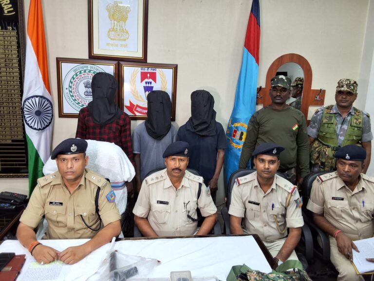रांची के बुढ़मू में टीएसपीसी कमांडर दिवाकर गंझु के गिरोह के तीन सक्रिय सदस्य गिरफ्तार, भारी मात्रा में हथियार बरामद