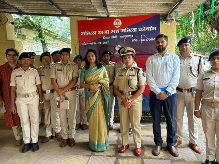 गृह सचिव और एडीजी ने महिला थाने का किया निरीक्षण, दिए कई निर्देश