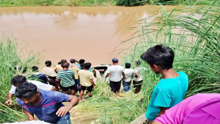 औरंगाबाद में भीषण सड़क हादसा, नहर में गिरी बेकाबू कार, गुप्ताधाम से दर्शन कर पटना लौट रहे थे