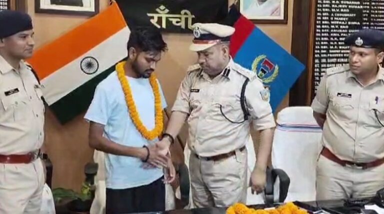 टीएसपीसी के एरिया कमांडर राहुल गंझू ने किया सरेंडर, जानें कितने मामले दर्ज हैं