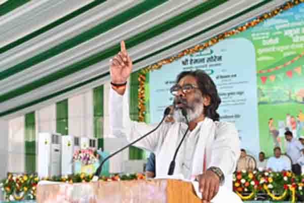 झारखंड के सभी पूर्व सीएम मिलकर मुझे पद से हटाने में जुटे हैं : हेमंत सोरेन