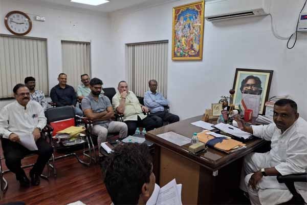 झारखंड में सरकारी डॉक्टरों को अब साल में 13 महीने का वेतन मिलेगा, स्वास्थ्य मंत्री बन्ना गुप्ता ने किया एलान