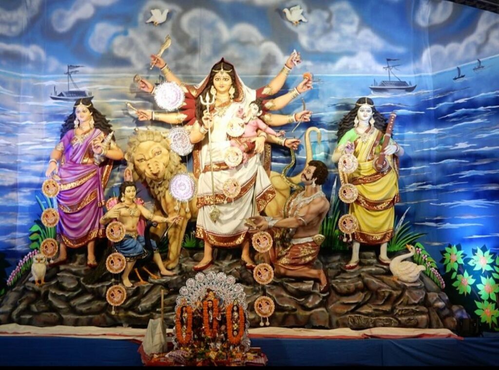 रांची में राजस्थान मित्र मंडल 13 टन पुआल से बना रहा दुर्गा पंडाल