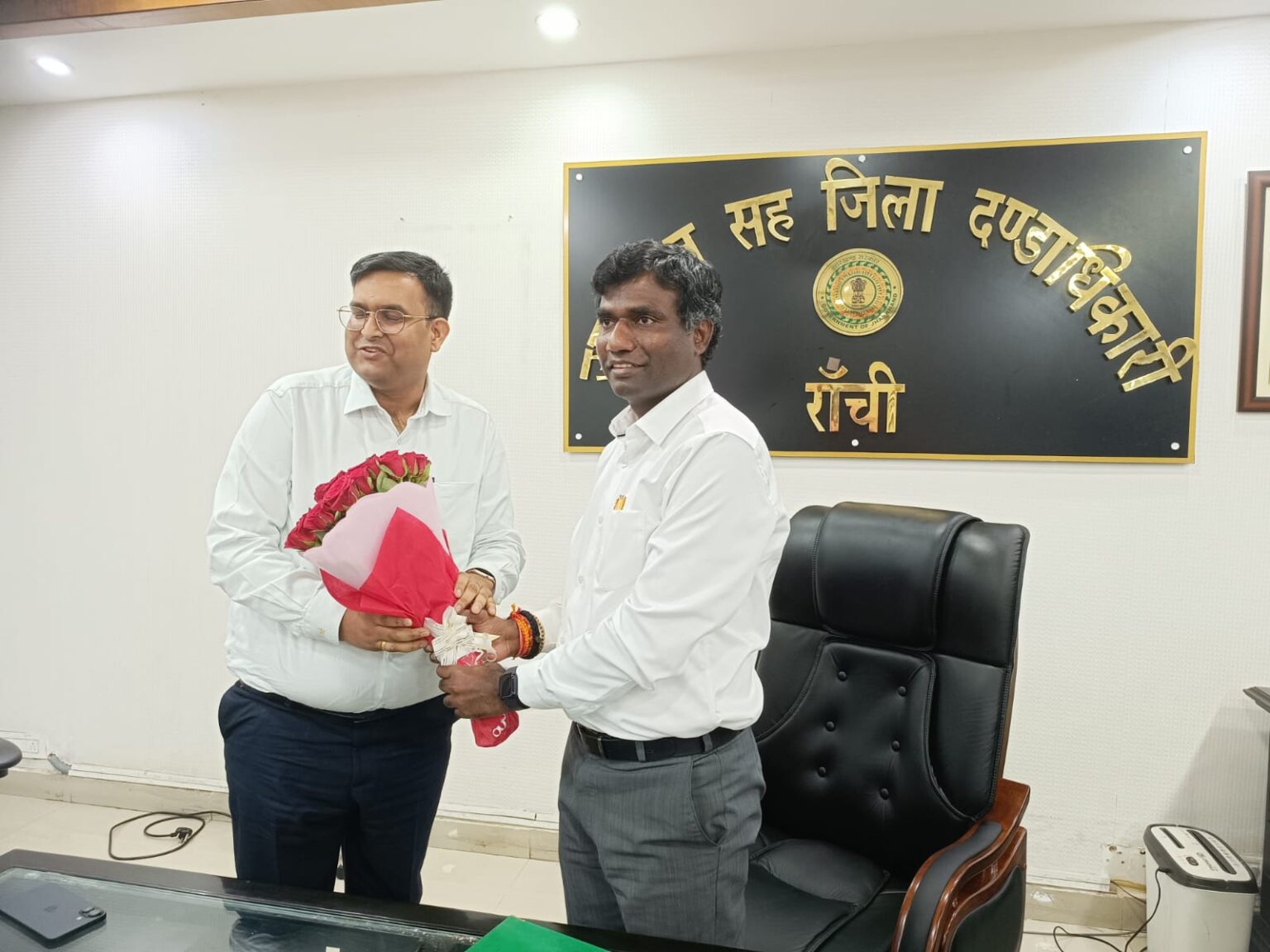 विधानसभा चुनाव से पहले हटाए गए रांची के उपायुक्त मंजूनाथ भजंत्री, वरुण रंजन बने नए डीसी