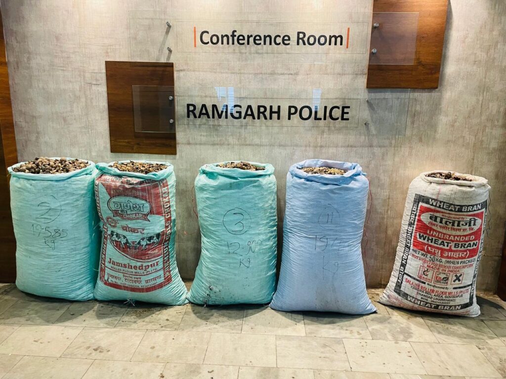 रामगढ़ में रांची से पंजाब जा रहे ट्रेलर से 50 लाख का डोडा जब्त, एक तस्कर