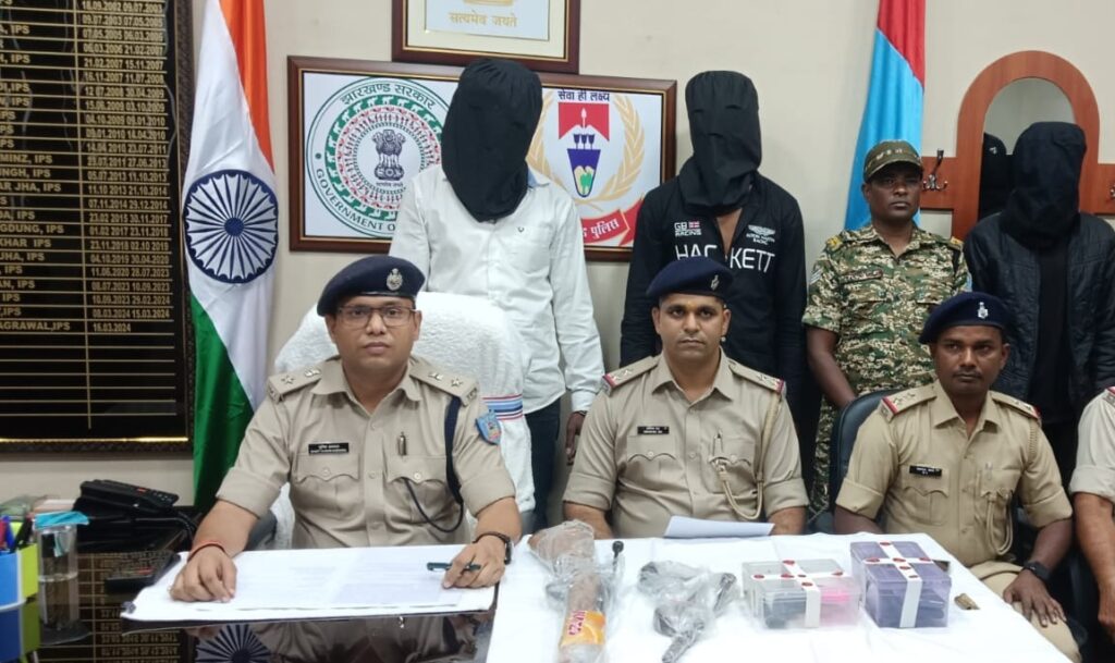 रांची के बेड़ो में कुख्यात अपराधी मंसूर अंसारी सहित तीन गिरफ्तार, हथियार बरामद