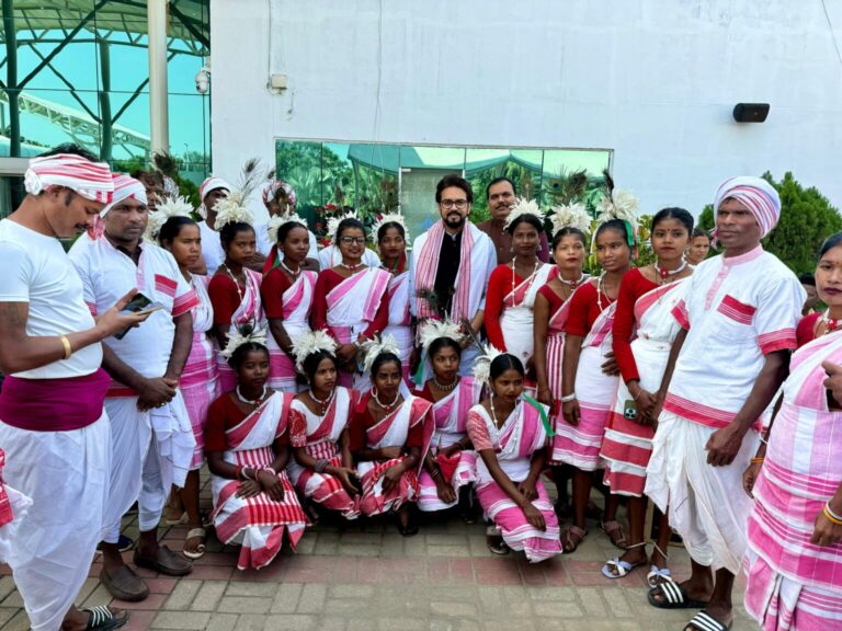 झारखंड लव-लैंड-जॉब जिहाद से बचाना है, तो कमल ही खिलाएं: अनुराग सिंह ठाकुर