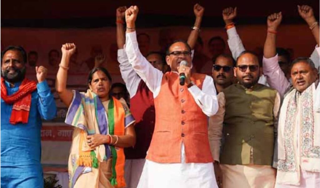 हेमंत सोरेन ने झारखंड को भ्रष्टाचार, बेरोजगारी और घुसपैठ का अड्डा बनाया : शिवराज