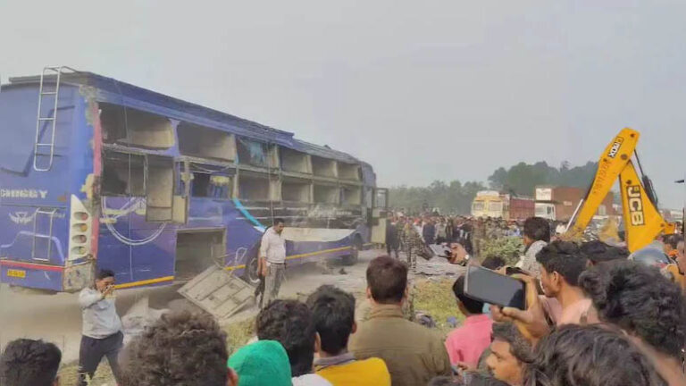 कोलकता से पटना जा रही बस हजारीबाग में पलटी, 7 की मौत, 25 से अधिक घायल