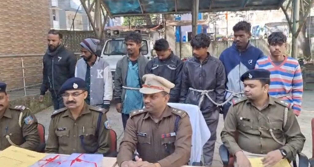 रांची में सात बाइक चोर गिरफ्तार, हथियार और पांच बाइक बरामद