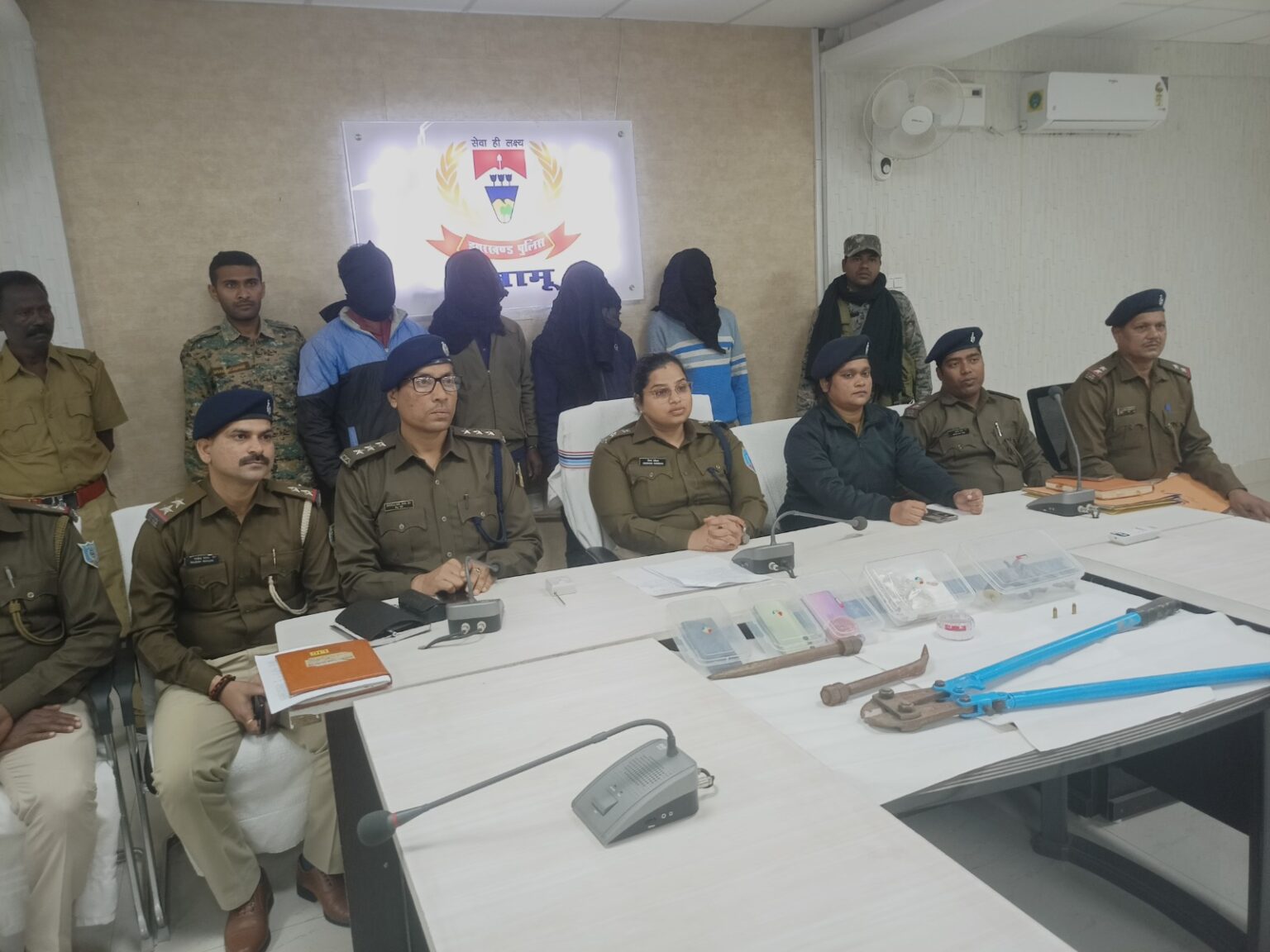 पलामू में पांकी के कृष्णा सोनी के घर लूटपाट मामले में रांची के सोनार शत्रुघ्न समेत चार अपराधी गिरफ्तार