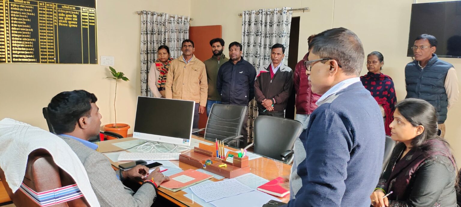 रांची उपायुक्त ने कांके में सामुदायिक स्वास्थ्य केन्द्र का किया औचक निरीक्षण, कई कर्मचारी गायब