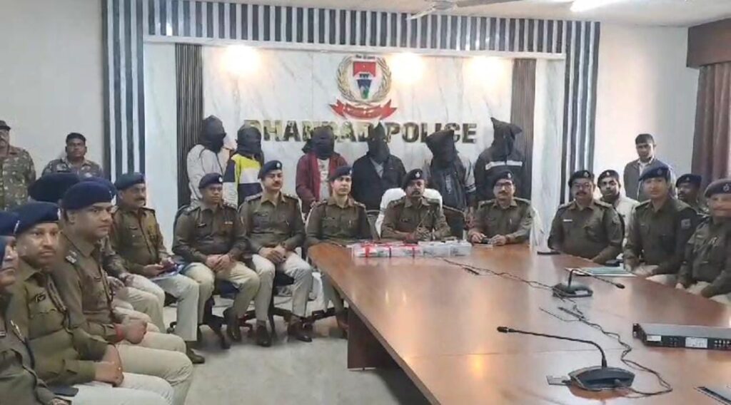 प्रिंस खान गिरोह के छह शूटर हथियार के साथ धनबाद पुलिस के हत्थे चढ़े