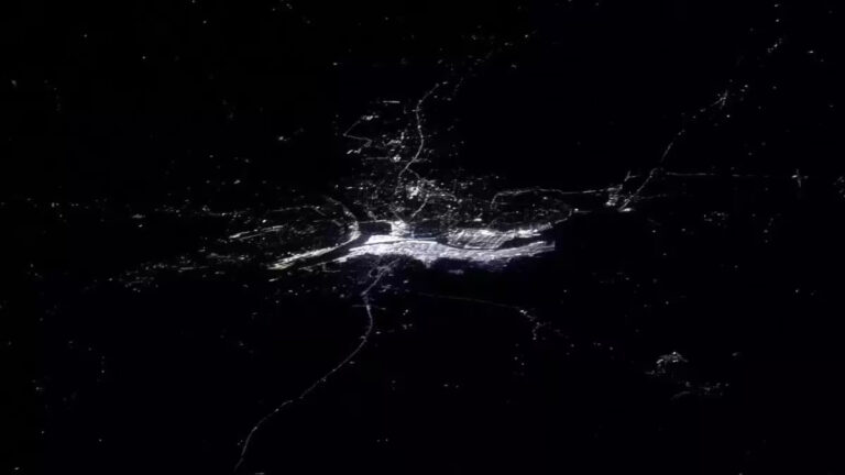 NASA ने अंतरिक्ष से दिखाया संगम का विहंगम नज़ारा, एस्ट्रोनॉट ने शेयर की महाकुंभ की खूबसूरत फोटोज