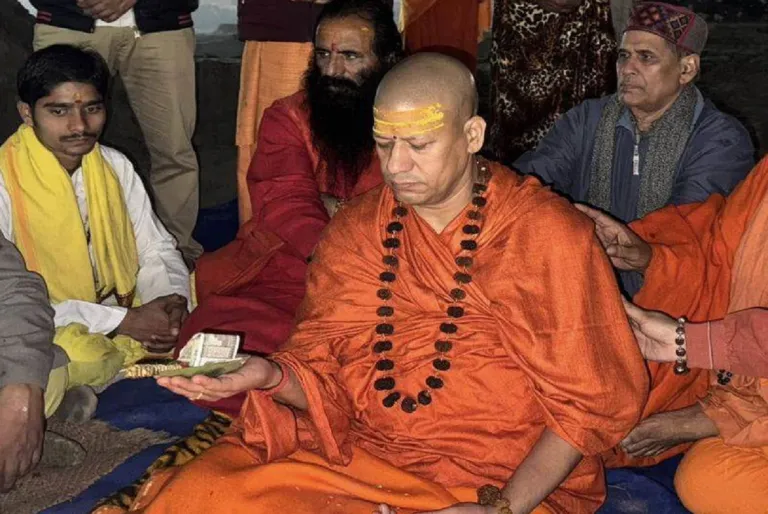 आध्यात्म की ऐसी लगन लगन…IT की नौकरी छोड़ अखाड़े में शामिल हुआ अमेरिकी सेना के पूर्व शीर्ष कमांडर का बेटा