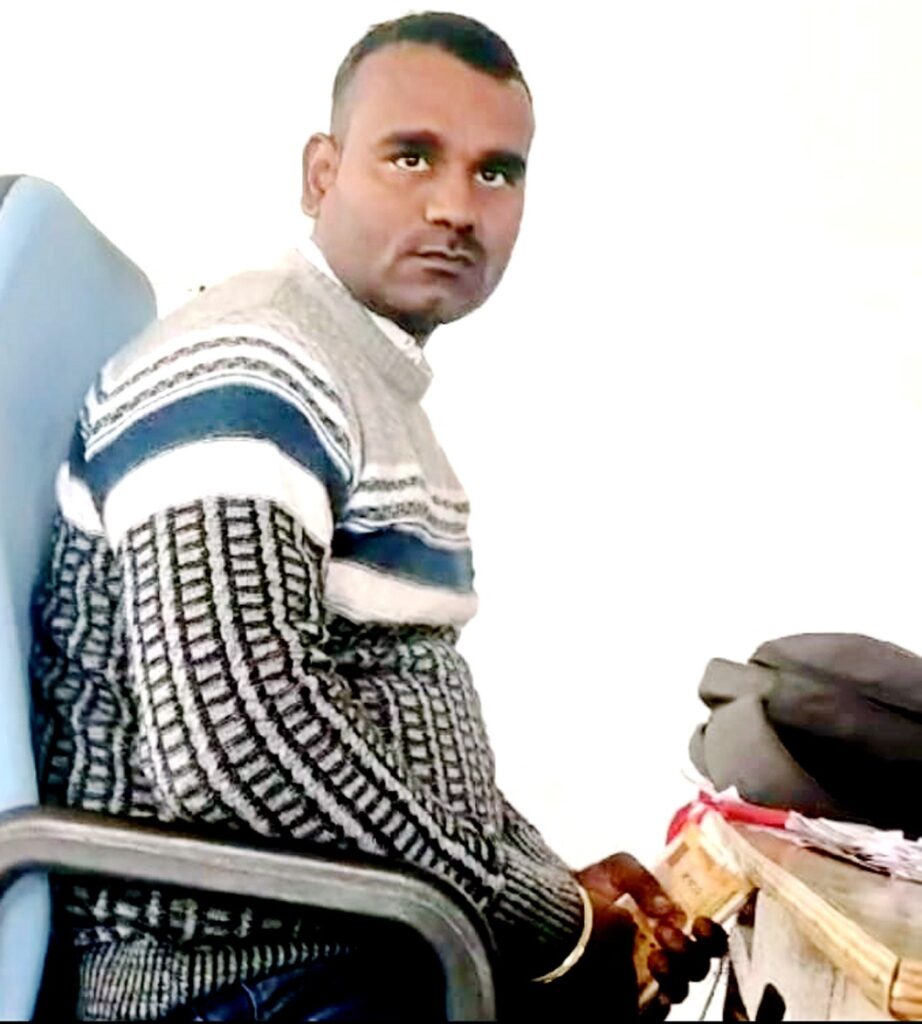 पलामू में घूसखोर राजस्व निरीक्षक निलंबित, हेमंत सोरेन के निर्देश पर उपायुक्त ने की बड़ी कार्रवाई, प्रशासनिक महकमे में मचा हड़कंप